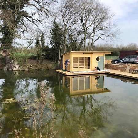 The Kestrel Shepherd Hut, Whitehouse Farm Stowmarket Eksteriør bilde